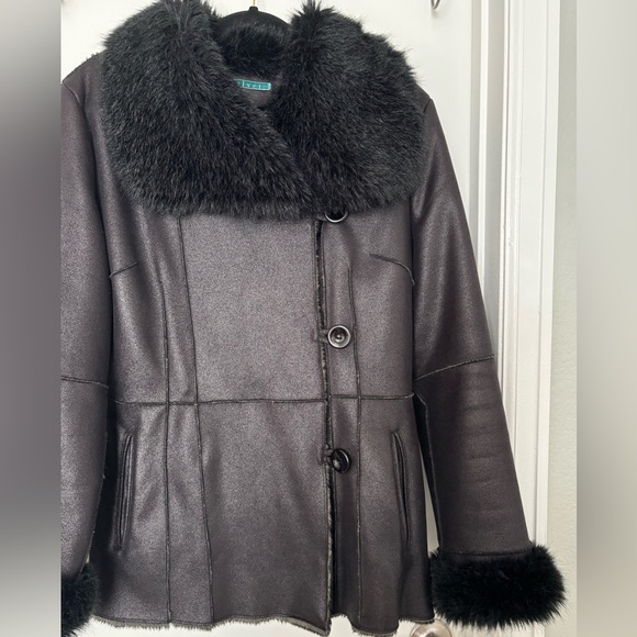 Velvet • Black Button Up Winter Coat with Faux Fur Trim - Women’s Size Large - Picture 3 of 16